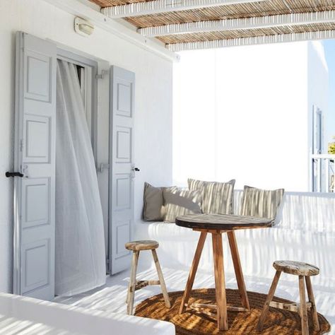 Dreaming of a relaxing getaway 💭 #inspo Casa Clean, Mediterranean Decor, Hotel Interiors, Mediterranean Homes, Porch Design, Summer Home Decor, Beach House Decor, House In The Woods, 인테리어 디자인