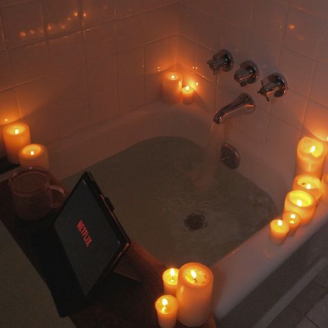 Lots of candles around the bath, iced coffee, and tablet with Netflix pulled up. Ready to relax Candlelit Bath, Bath Rituals, Romantic Bath, Tub Time, Jewelry Nature, Fairy Jewelry, Relaxing Bath, Mushroom Art, Iced Coffee