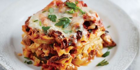 Classic Lasagna Recipe, Easy Mashed Potatoes, Baked Lasagna, Easy Lasagna Recipe, Classic Lasagna, Homemade Lasagna, Baked Ziti, Lasagna Recipe, Dinner Dishes