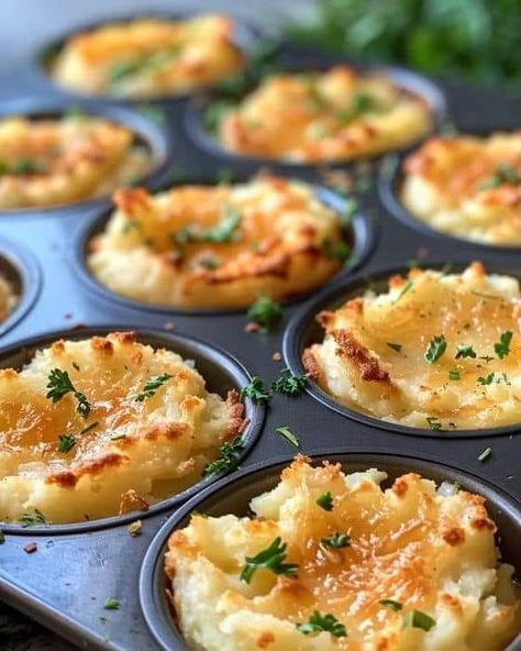 Mashed Potato Cups, Mashed Potato Puffs, Garlic Parmesan Mashed Potatoes, Potato Cups, Parmesan Mashed Potatoes, Potato Appetizers, Potato Puffs, Potato Muffins, Cheesy Mashed Potatoes