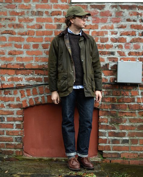 Barbour Jacket Outfit, Baseball Cap Outfits, Green Parka Outfit, Barbour Jacket Mens, Paraboot Michael, Parka Outfit, Casual Brunch Outfit, Barbour Style, Green Baseball Cap