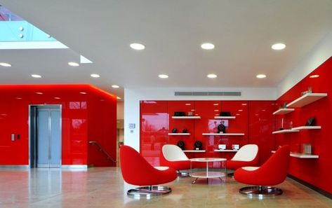 glossy red and white office design Morgan Lovell Paints the New Rackspace Office Red, With Flamboyant British flavored Design! Meeting Room Design, Red Office, Mats Hummels, Red Theme, Modern Office Design, Warm Colours, White Office, Interior Wall Design, Cool Office