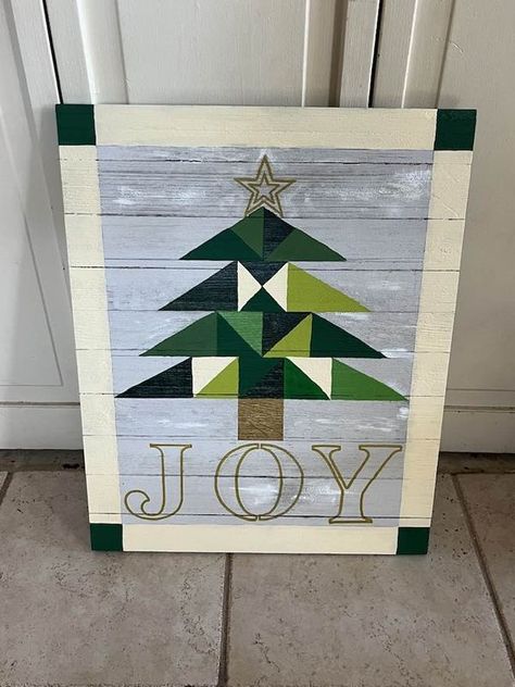 Barn Quilt Addicts | Did this on a rustic (rough) board so lines are not perfect. | Facebook Christmas Tree Barn Quilt, Tree Barn Quilt, Barn Quilts Diy, Pennsylvania Dutch Art, Outdoor Quilt, Barn Wood Art, Decor Cookies, Christmas Barn, Quilts Christmas