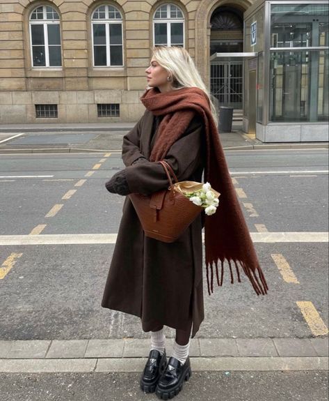 Academia Outfits, Skandinavian Fashion, Academia Fashion, Brown Coat, Coat Outfits, Mode Inspo, 가을 패션, Autumn Outfit, Inspiration Mode