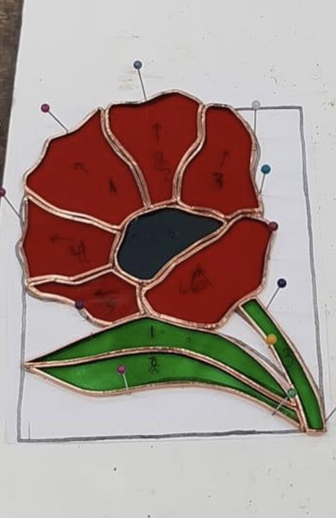 Stained Glass Poppy, Lead Glass, Stained Glass Patterns Free, Stained Glass Birds, Making Stained Glass, Stained Glass Decor, Stained Glass Suncatchers, Tiffany Glass, Stained Glass Flowers