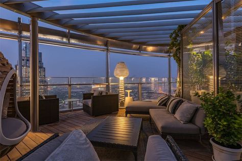 Luxury Penthouse Balcony, Dubai Penthouse, Penthouse Ideas, Ideas Terraza, Penthouse Luxury, Nyc Penthouse, Dubai Houses, Khalifa Dubai, House Interior Design Styles