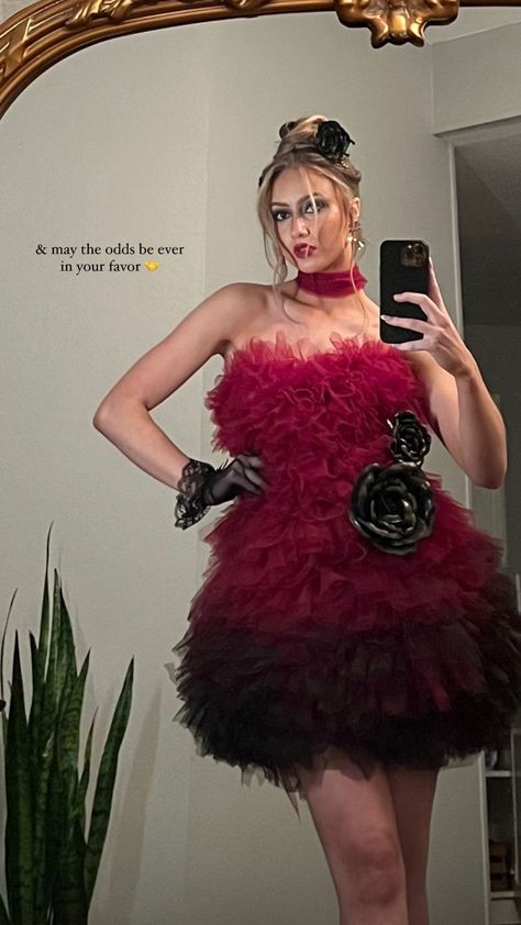 Hannah Harrell Halloween, Panem Capitol Fashion, Hannah Harrell Dress, Effie Hunger Games Costume, Capital Hunger Games Fashion, Capitol Costumes Hunger Games, Effie Trinket Halloween Costume, Effie Trinket Outfit, Capital Outfits Hunger Games