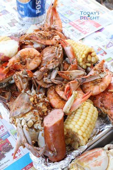 Louisiana Shrimp and Crab Boil Recipe https://todaysdelight.com/louisiana-shrimp-and-crab-boil-recipe/ Blue Crab Boil Recipe Cajun, Louisiana Crab Boil, Blue Crab Recipes, Crab Boil Recipe, Louisiana Shrimp, Seafood Cuisine, Potato And Sausage, Seafood Boils, Shrimp And Crab Boil