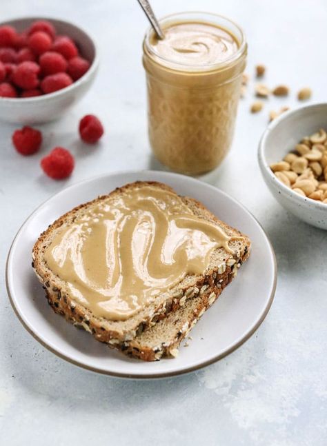 How to Make Peanut Butter (with NO added oil!) - Detoxinista Homemade Nut Butter Recipes, Healthy Peanut Butter Recipes, Nut Butter Recipes, Homemade Almond Butter, Homemade Nut Butter, Making Peanut Butter, Healthy Low Carb Dinners, Organic Peanut Butter, Homemade Condiments