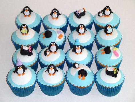 Fondant penguin cupcakes just for my friend who loves penguins! Penguin Desserts, Fondant Penguin, Penguin Food, Penguin Snacks, Dream Cupcakes, Penguin Cupcakes, Penguin Cake, Penguin Parade, Penguin Cakes