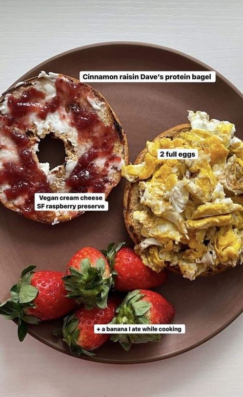 My Plate Breakfast Ideas, Whitney Simmons Recipes, Calorie Deficit Breakfast Recipes, Healthy Bagel Recipe Breakfast, Low Cal Breakfast Meal Prep, Small Breakfast Ideas, Pregnancy Foods To Eat, Breakfast Ideas Protein, Easy Healthy Snacks For Kids