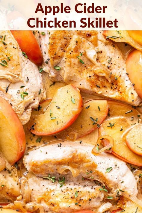 Apple Bbq Chicken, Apple Recipes Dinner, Apple Cider Chicken, Fall Chicken Recipes, Cider Chicken, Pork Chops And Applesauce, Apple Dishes, Apple Chicken, Chicken Skillet