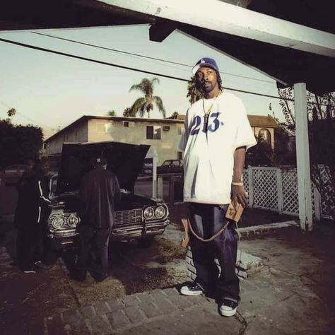 MC Eiht on the cover set for his album, Section 8 released in 1999. T.h.u.g L.i.f.e Tupac, Mc Eiht, Lowrider Culture, East Coast Hip Hop, Hip Hop Images, Gangsta Rap Hip Hop, Mc Ride, Section 8, The Source Magazine Hip Hop