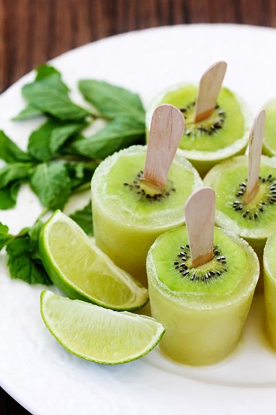 kiwi mojito popsicles. Kiwi Mojito, Dessert Shots, Gimme Some Oven, Brownie Desserts, Popsicle Recipes, Jello Shots, Summer Treats, Frozen Desserts, Frozen Treats