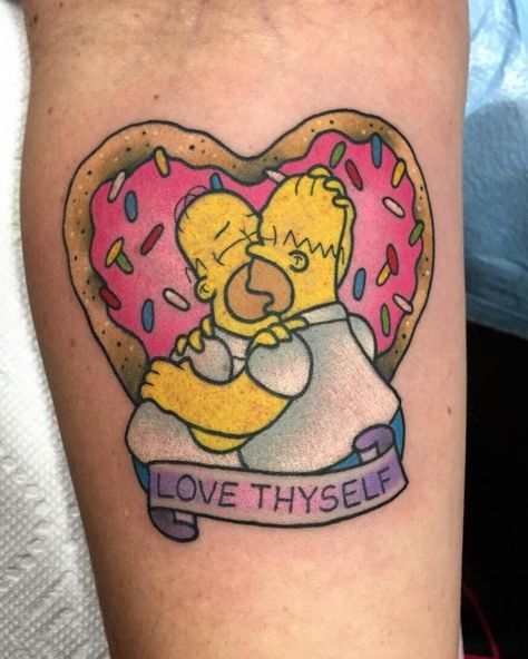 Homer Simpson kiss donut tattoo Donut Tattoo, Love Thyself, Simpsons Tattoo, Epic Tattoo, Cartoon Character Tattoos, Badass Tattoos, Cartoon Tattoos, Homer Simpson, Simplistic Tattoos