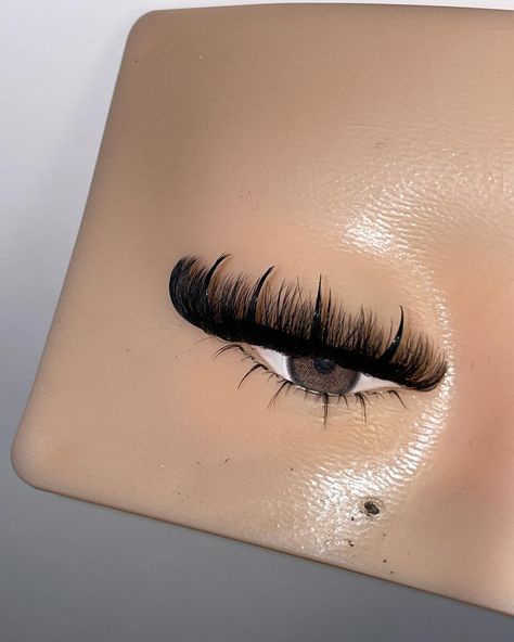 Lashes Fake Eyelashes, Lashes Tutorial, Eyelash Technician, Eyelash Extensions Styles, Lash Extensions Styles, Perfect Eyelashes, Pretty Lashes, Kawaii Makeup, Natural Eyelash Extensions