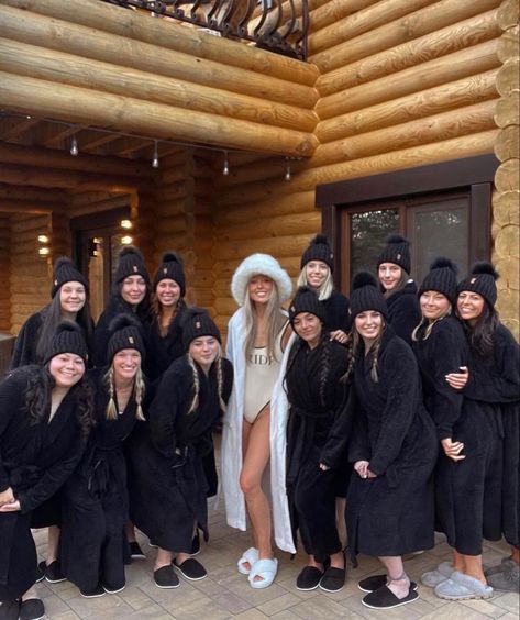 Big Bachelorette Party, Winter Wedding Bachelorette Party, Cold Bachelorette Party Ideas, January Bachelorette Party, Bachelorette Ski Trip Party Ideas, Winter Bachelorette Aesthetic, Alaska Bachelorette Party, Telluride Bachelorette Party, Bachelorette Winter Themes