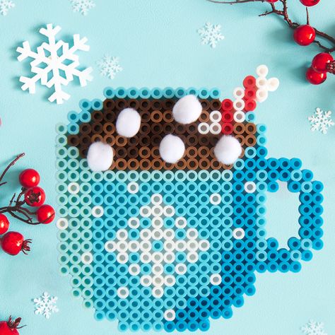 Hot Cocoa Winter Perler Bead Patterns, Perler Bead Gingerbread House, Christmas Gifts From Kids, Melty Beads Ideas, Art Perler Beads, Christmas Perler Beads, Fathers Day Banner, Beads Projects, Hamma Beads Ideas