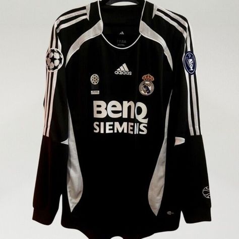 2006/07 away Real Madrid Retro kit.  David Beckham Long Sleeve soccer jersey Real Madrid Clothes, Long Sleeve Soccer Jersey, Retro Soccer Jersey, Happy Returns, Purchase Order, David Beckham, Soccer Jersey, Sizing Chart, Christmas List