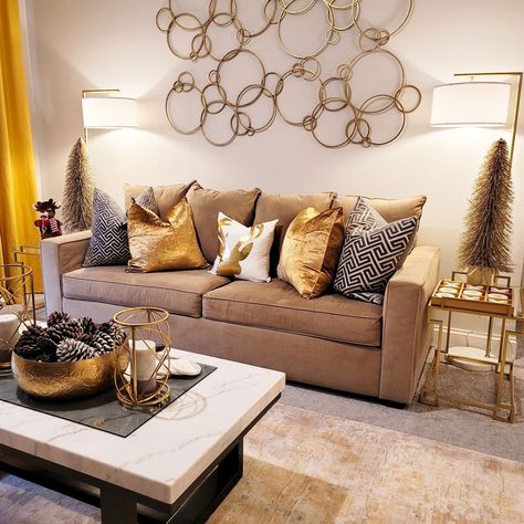 Brown Gold White Living Room, Pillow Set Up On Couch, End Table Decor Ideas, Cream Living Room Decor, White Sofa Living, End Table Decor, Tan Couch, Gold Couch, White Sofa Living Room