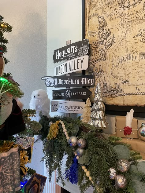 Harry Potter themed Christmas mantle Christmas At Hogwarts Decorations, Harry Potter Christmas Mantle, Hogwarts Decorations, Harry Potter Theme Christmas, Harry Potter Themed Christmas, Harry Potter Office, Harry Potter Xmas, Hp Christmas, Harry Potter Christmas Decorations