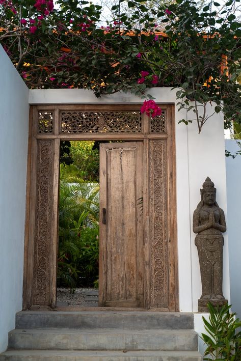 Bali Doors Entrance, Tropical Gate, Balinese Door, Tropical Doors, Bali Architecture, Santa Teresa Costa Rica, Bali Style Home, Bali Garden, Home Decor Ideas Bedroom