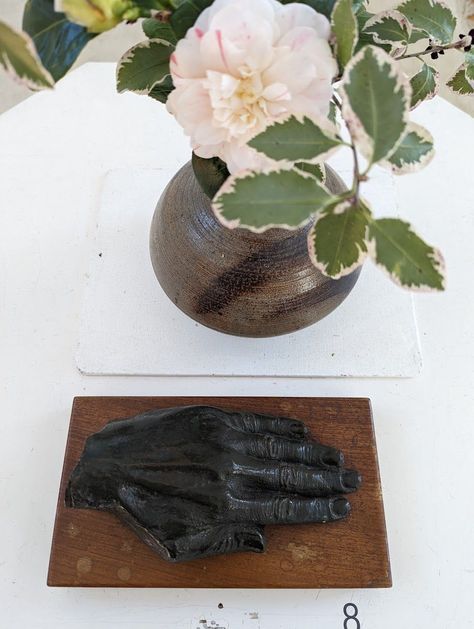 A Detailed Guide for Visiting Cornwall - Hand sculpture at the Barbara Hepworth Museum | Finding Silver Pennies #cornwall #travel #travelguide #visitingcornwall #England #coastal Lost Gardens Of Heligan, Cornish Pasties, Barbara Hepworth, Lost Garden, Eden Project, Hand Sculpture, Morning Wedding, Blooming Flowers, Cornwall