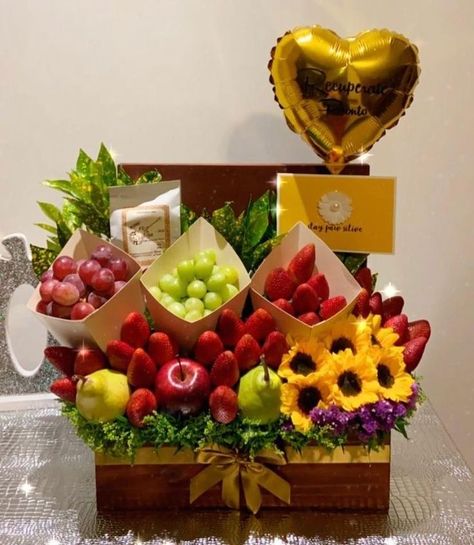 Fruits Gift Basket Ideas, Fruits Bouquet Ideas, Diy Fruit Basket Gift, Box Ideas Gift, Fruit Basket Diy Gift, Fruit Baskets Diy, Fruit Flower Basket, Fruit Bouquet Ideas, Art Painting Diy