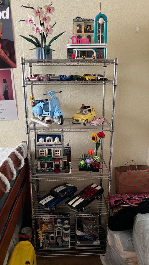 Cute Legos, Cute Lego Sets, Cool Lego Ideas, Lego Aesthetic, Lego Shelf, Cute Lego, Lego Display Ideas, Lego Room Decor, Lego Decorations