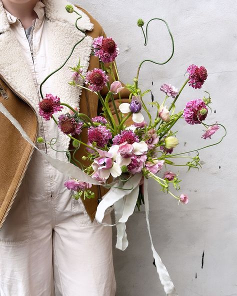 Comment a “💜” if you would walk down the aisle with this bouquet ✨🫶🏻👰🏼‍♀️ #bridalmakeup #weddingbouquet #weddingflowers #floraldesign Fever Few Flower, Sculptural Bridal Bouquet, Sculptural Flowers, Aisle Arrangements, Dahlias Wedding, Beautiful Bridal Bouquet, Flower Arrangement Designs, Flower Arch, Wedding Bouquets Pink