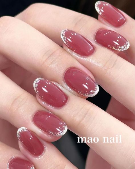 Nail Art Christmas Simple, Nail Art Merah Maroon, Nailart Simple Elegant, Nail Art Simple Elegant Natural, Desain Nail Art, Nailart Elegant, Nail Art Maroon, Elegant Touch Nails, Fake Nails Designs