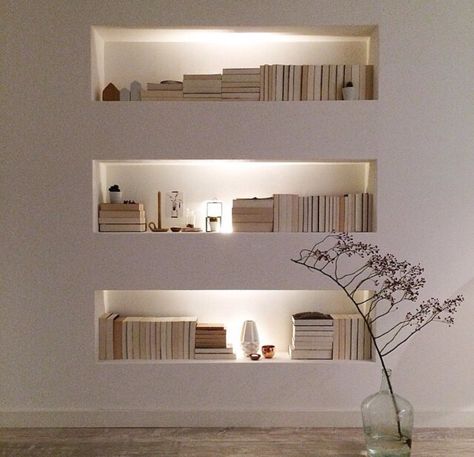 Floating Bookshelves Bedroom, Bookshelf Small Space, Decor Business Ideas, Home Decor Business Ideas, Oast House, Aesthetic Bookshelves, Bookshelves For Small Spaces, Wall Niches, Minimalist Bookshelves