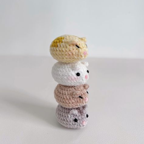 Hamster Plush Pattern, Mini Animals Crochet, Crocette Ideas, Crochet Hamster Pattern Free, Crochet No Sew Pattern, Mini Crochet Plushies, Mini Crochet Keychain, Mini Crochet Ideas, Crochet Mini Amigurumi