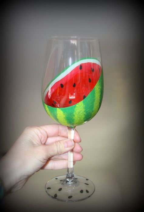 Spring Drinks, Art Bottle, Wine Glass Designs, Diy Wine Glasses, Decorated Wine Glasses, Fruit Summer, Hand Painted Glasses, Wine Craft, Wine Glass Crafts