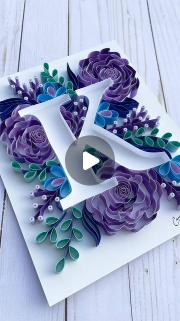 Paper Quilling Letters Alphabet Initials, Quilled Letters, Quiling Paper Art, Quilling Flowers Tutorial, Quilling Birthday Cards, Paper Snowflake Patterns, Diy Quilling Crafts, Quilling Flower Designs, Quilling Letters