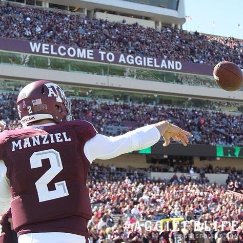 Johnny Manziel. Tamu Aesthetic, Johnny Football, Gridiron Gang, Texas Pictures, Collage Football, American Football Uniforms, Aggie Football, Aggie Pride, Gig Em Aggies