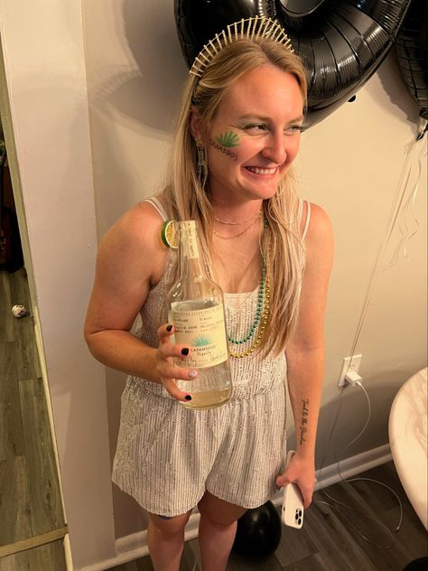 Halloween costume Casamigos tequila Tequila and lime Casamigos Halloween Costume, Tequila And Lime Costume, Tequila Costume, Casamigos Tequila, Favorite Things Party, How I Met Your Mother, Halloween Costumes For Girls, Halloween Girl, Key West