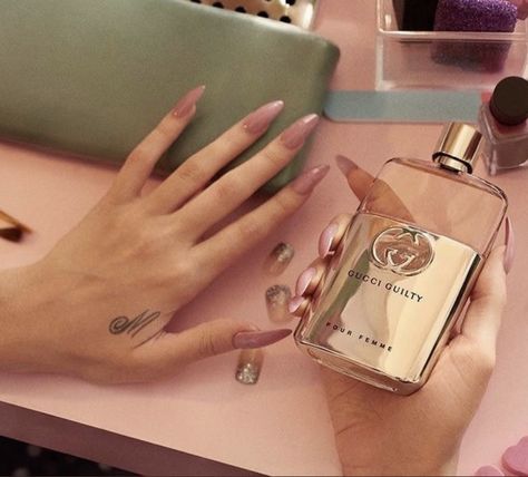 Lana Del Rey Gucci Guilty, Lana Nails Aesthetic, Lana Del Rey Hands, Lana Del Rey Red Nails, Lana Del Rey Perfume, Lana Del Ray Nails, Lana Del Rey Nails Inspiration, Lana Del Rey Jewelry, Lana Nails