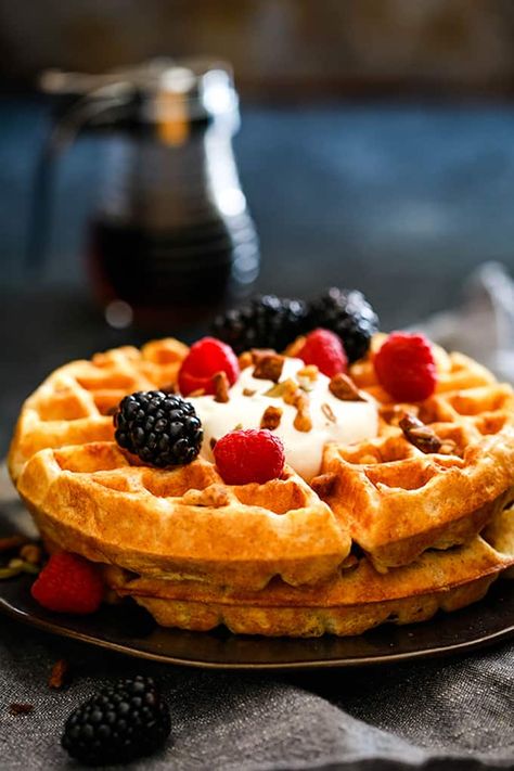 These easy Yogurt Waffles have a crisp exterior and are light and fluffy on the inside. Basically they're ready to become a breakfast favorite! Yogurt Waffle Recipe, Greek Yogurt Waffles, Yogurt Waffles, Waffles Breakfast, Breakfast Basket, Easy To Make Breakfast, Fluffy Waffles, Waffle Recipe, Yogurt Recipes