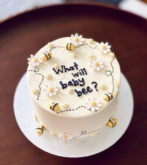 Bee Gender Reveal Cake, Foto Gender Reveal, Reveal Cake Ideas, Gender Reveal Cake Ideas, Baby Bee Gender Reveal, Bee Themed Gender Reveal, What Will Baby Bee, Simple Gender Reveal, What Will It Bee