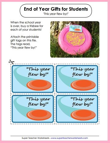 These "This Year Flew By!" frisbee gift labels are a must-have for your end-of-the-school-year student gifts! Print them out and use them today! This Year Flew By Printable, Presents For Students, Teacher Files, Student Gift Tags, Gift Tag Labels, Teacher Boards, 3rd Grade Classroom, End Of School Year, School Parties