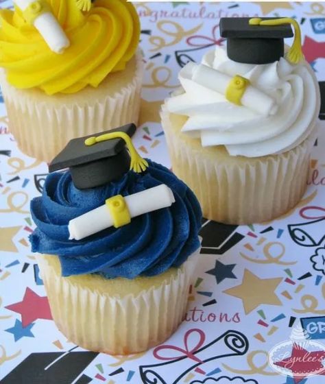 Cupcake Graduation Ideas, Grad Cupcakes Ideas, Graduation Cupcakes 2024, Graduation Cupcake Cake, Graduation Party Cupcakes, Cake Paris, Graduation Party Desserts, Graduation Treats, Graduation Desserts