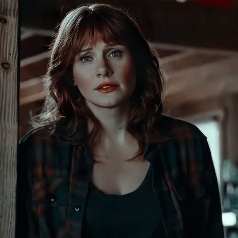 Claire Dearing Icon, Claire Jurassic World, Bryce Dallas Howard Jurassic World, Women Faceclaims, Jurassic World Claire, Remus Lupin Sirius Black, Twd Oc, Claire Dearing, Jurassic World 3