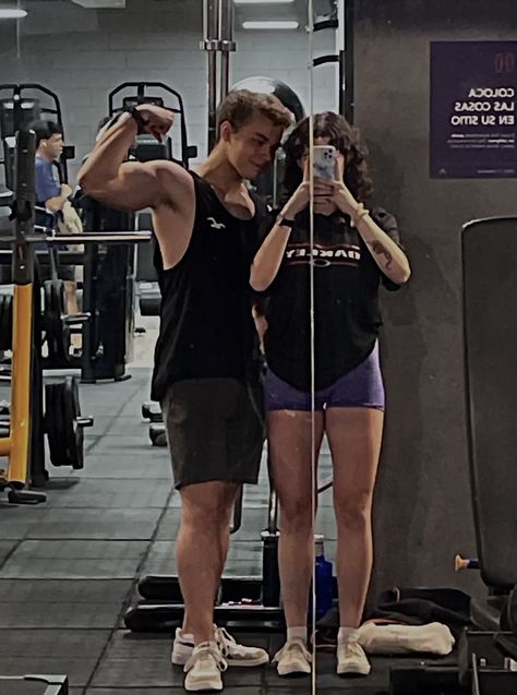 #gym #gymbro #gymfriends #gymlife #aesthetic #gymgoals #friendshipgoals Gym Bros Aesthetic, Gym Buddy Aesthetic, Gymbro Aesthetic, Gym Bro Aesthetic, Gym Buddies, Gym Pic, Gym Bro, Gym Couple, Gym Partner