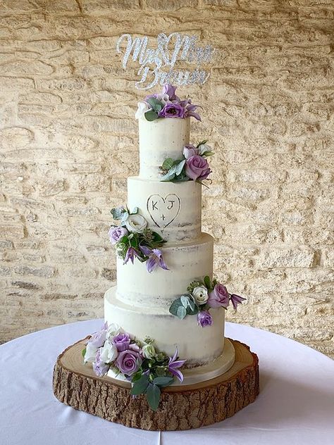 Wedding Cake Ideas Purple, Wedding Cake Designs Lavender, Lavender Themed Wedding Cake, Purple Theme Wedding Cake, Lavender Purple Wedding Cake, Wedding Cakes Lavender, Lavender Theme Wedding Cake, Lavendar Wedding Cakes, Wedding Cakes With Purple