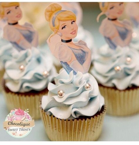 Cinderella Cupcakes Ideas, Cinderella Birthday Cupcakes, Cinderella Cupcake Cake, Cinderella Party Cake, Princess Smash Cakes, Cinderella Party Theme, Cinderella Birthday Theme, Cinderella Castle Cake, Princess Theme Cake