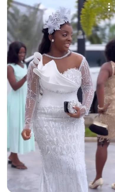 Latest Wedding Gowns, Ayra Starr, Simple Dress Styles, Lace Dress Classy, Boubou Styles For Women, Fancy Short Dresses, Classy Short Dresses, African Lace Styles, Modest Dresses Fashion