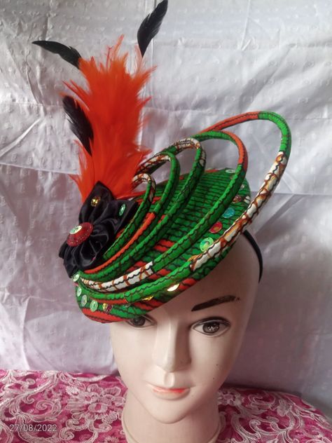 Diy Hair Fascinator, Ankara Fascinator, Beret Diy, Kids Gown Design, Diy Fascinator, Fascinator Hats Outfit, African Head Scarf, Fascinator Hats Wedding, African Hats