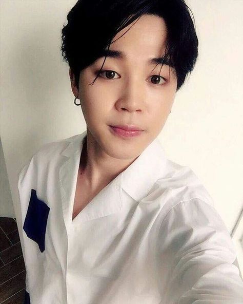 black haired jimin selfies? yes please. Jimin Black Hair, Jimin Pictures, Jimin Selca, Park Ji Min, Park Jimin Bts, Fan Fiction, Jimin Jungkook, Bts Bangtan Boy, Busan