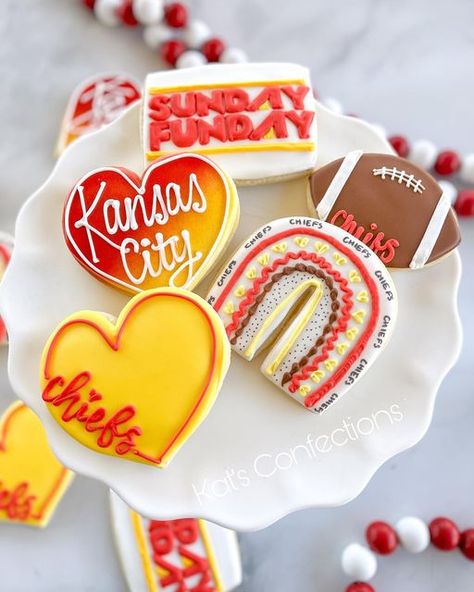 Game Day Cookies Decorated, Game Day Cookies, Chiefs Cookies Decorated, Chiefs Sugar Cookies, Chiefs Cookies, Go Chiefs, Sports Cookies, Frosted Cookies, Cookies Ideas